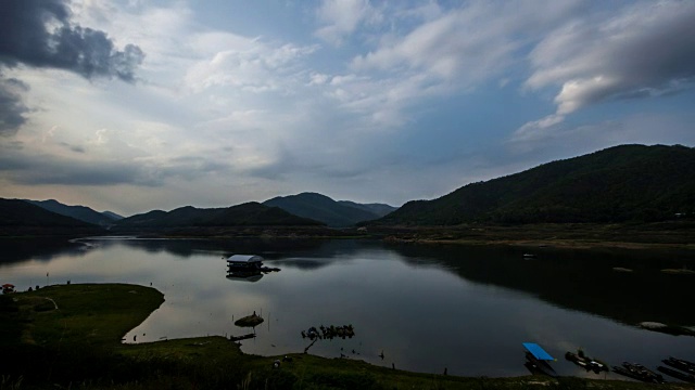 云在大坝上移动的时间流逝视频素材画面4