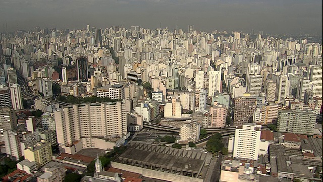 鸟瞰图SÃ£o Paulo - Skyline -横向运动视频素材