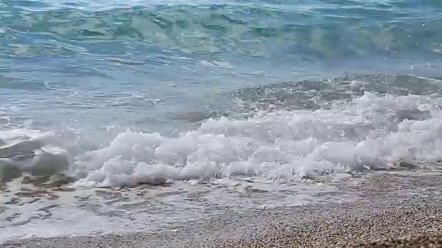 浅蓝色波浪飞溅视频素材