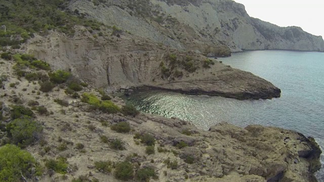 西班牙伊比沙岛的陆地和海洋鸟瞰图视频素材