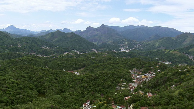 WS鸟瞰图与山/里约热内卢de Janeiro，巴西视频素材