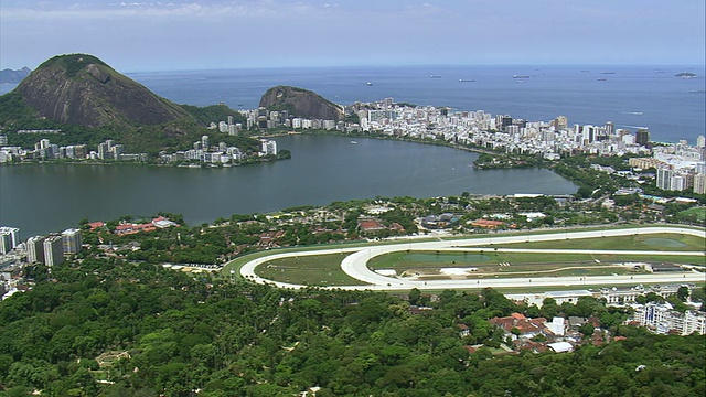 海岸城市/巴西里约热内卢鸟瞰图视频素材