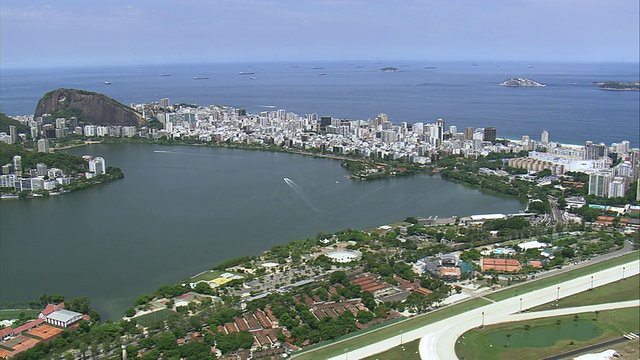 海岸城市/巴西里约热内卢鸟瞰图视频素材