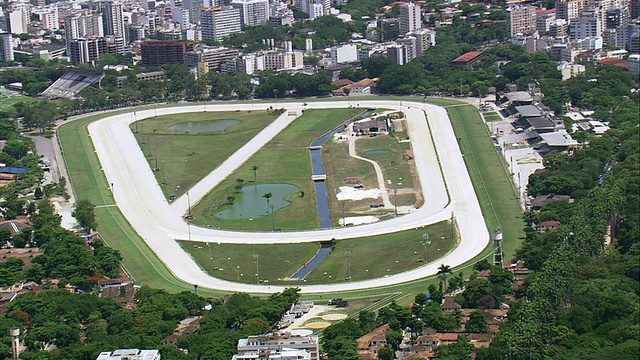 WS航拍的赛马场和赛马会在城市/里约热内卢de Janeiro，巴西视频素材