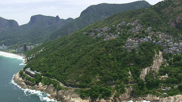 Rochina Favela city with mountains /里约热内卢de Janeiro，巴西视频素材