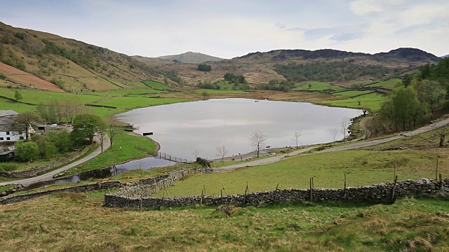 俯瞰Watendlath Tarn，湖区国家公园，坎布里亚，英格兰。视频素材