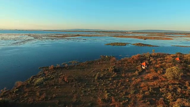 美丽的湖泊鸟瞰图视频素材