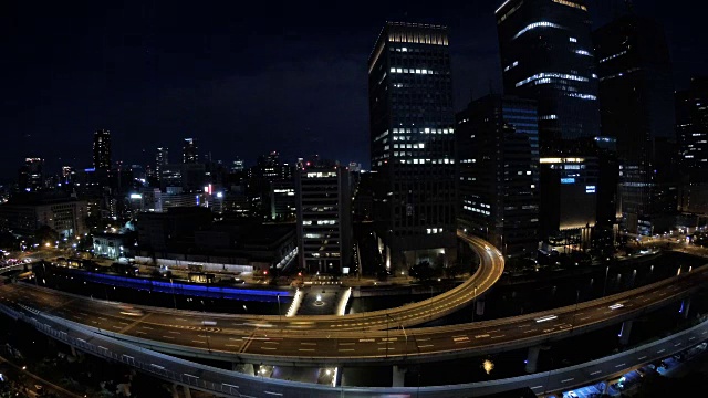 日本大阪市夜间高速公路视频素材