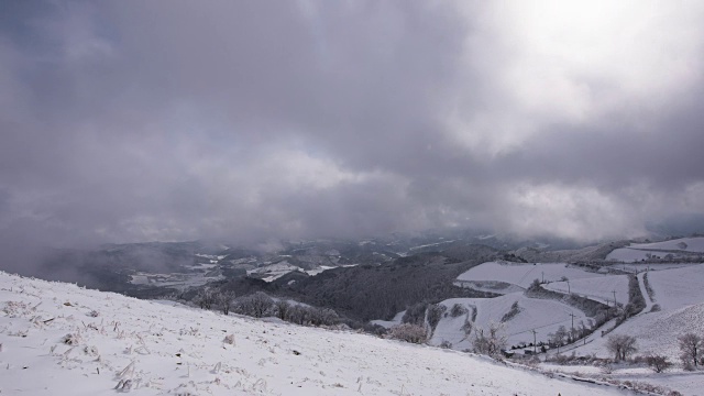 江陵安班德乡山上的延时雪景视频素材