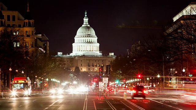 美国国会大厦夜间的时间流逝。视频素材