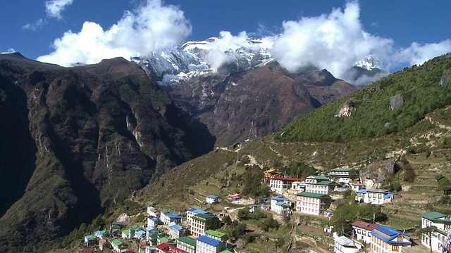 尼泊尔的五彩山村。视频素材