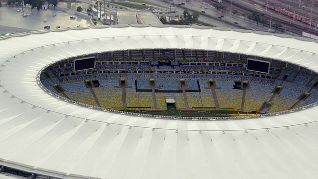 跟踪录像MaracanÌ£体育馆的空视频素材