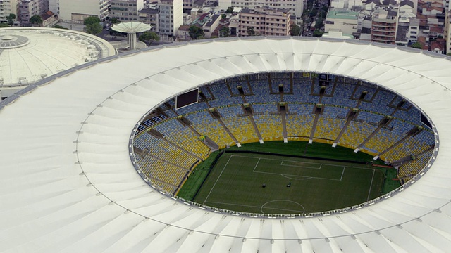 荒废的MaracanÌ£体育场鸟瞰图视频素材