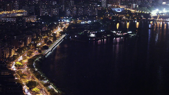 在里约热内卢de Janeiro，巴西晚上的里约热内卢城市景观视频素材