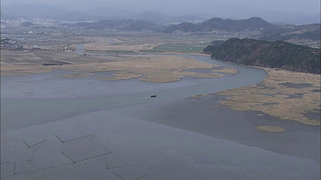 新天湾生态公园的渡轮鸟瞰图视频素材