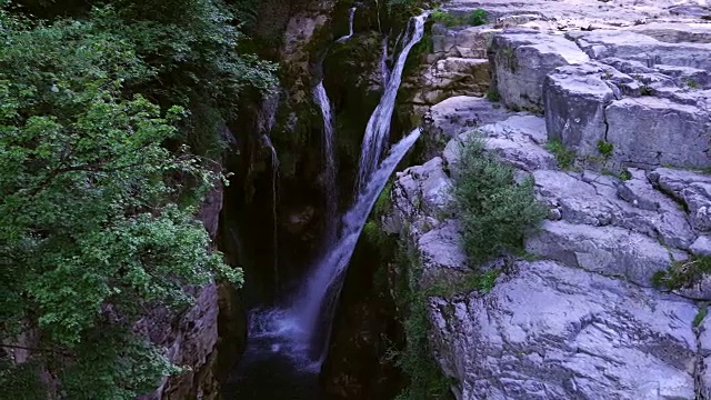 贝洛斯河在Añisclo峡谷视频素材