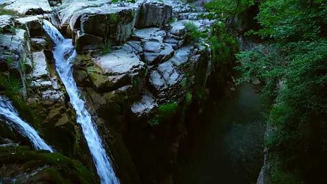 贝洛斯河在Añisclo峡谷视频素材