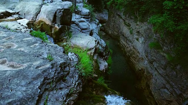 贝洛斯河在Añisclo峡谷视频素材