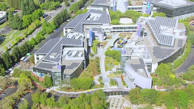 美国加州，山景城，Googleplex，谷歌校区，建筑屋顶上的太阳能电池板视频素材