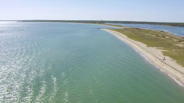 玛莎葡萄园岛/法尔茅斯，马萨诸塞州，美国的WS AERIAL POV海景视频素材