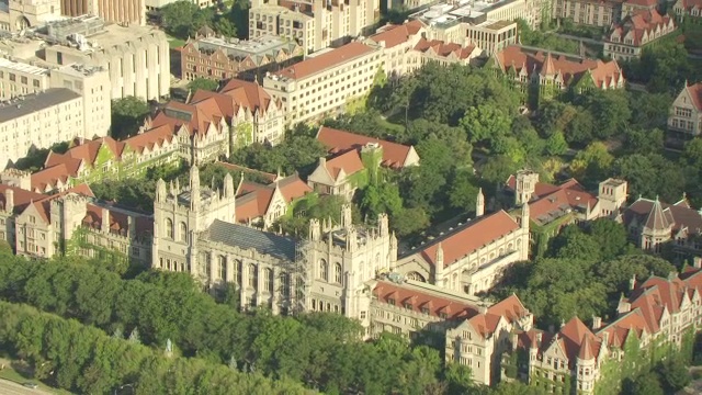 WS ZO AERIAL POV芝加哥大学/芝加哥，伊利诺伊州，美国视频素材