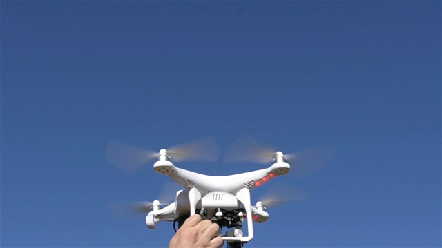 在空中释放无人机视频素材画面3