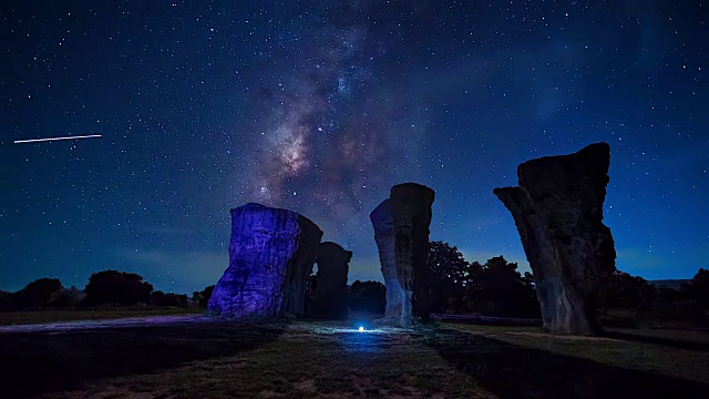 夜空与银河系的时间流逝视频素材