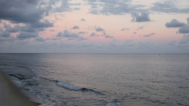 概述云通过海面，冲浪视频素材