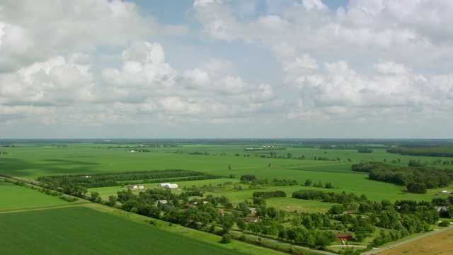 WS AERIAL POV绿色农田/波特县，印第安纳州，美国视频素材