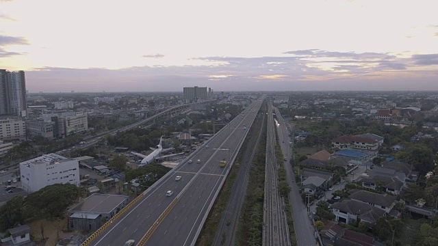 空中拍摄的高架路在黄昏视频素材