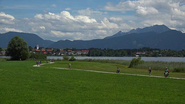 Hopfen am See, Lake Hopfensee和saelin, Fuessen, Swabia, Bavaria, Germany视频素材