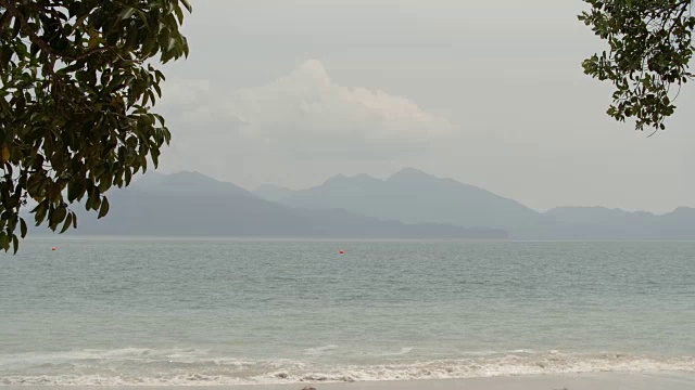 远处的沿海山脉/马来西亚视频素材