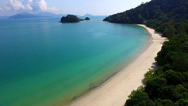 航拍的海岸和海滩/马来西亚视频素材