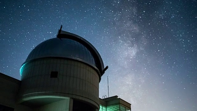 佐景哲天文台夜间观测的星场和银河系视频素材