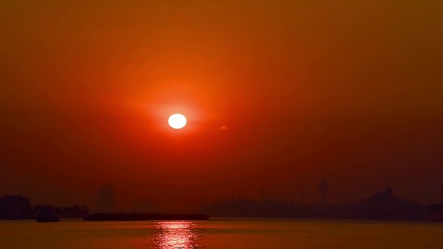 海上日落/日出视频素材画面2