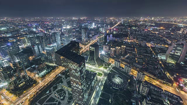 T/L WS HA鸟瞰图北京天际线和摩天大楼在CBD地区在晚上/北京，中国视频素材画面3