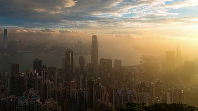 时间流逝:黎明时朦胧的香港城市景观视频素材