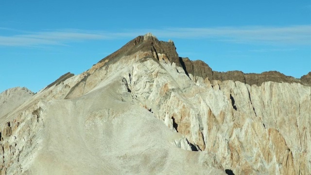 双色调的红衣主教山，内华达山脉海拔超过13000英尺的山峰之一。视频素材