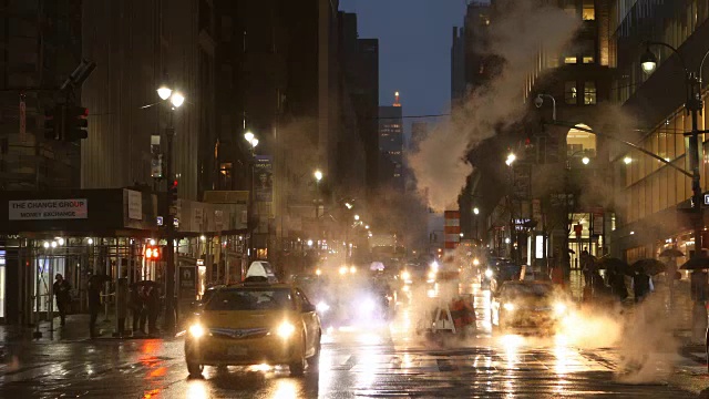 曼哈顿市中心阴雨潮湿的街景视频素材