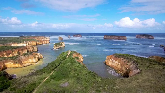 鸟瞰图的海湾的岛屿视频素材