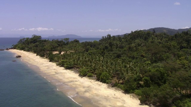 马达加斯加热带海洋和海岸上空视频素材