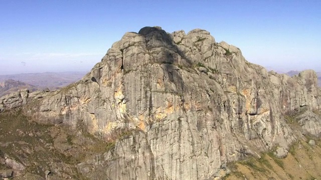 鸟瞰岩石山峰，马达加斯加视频素材