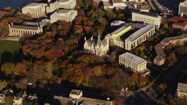 秋季，空中飞行在西北大学校园周围视频素材