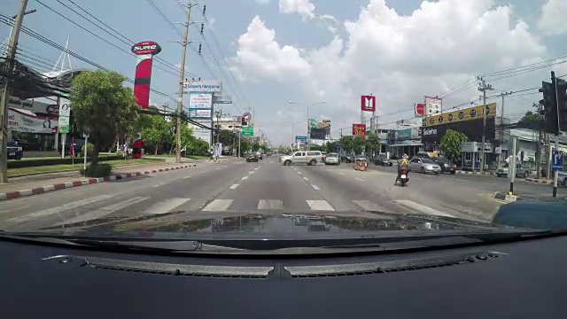 在城市里开车，时光流逝视频素材