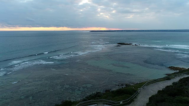 鸟瞰图的海岸在澳大利亚。视频素材