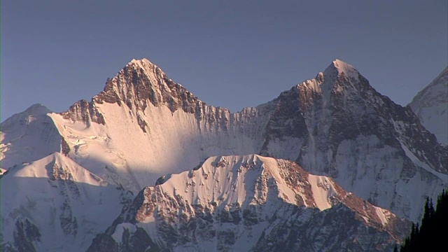 中国新疆的雪山视频素材