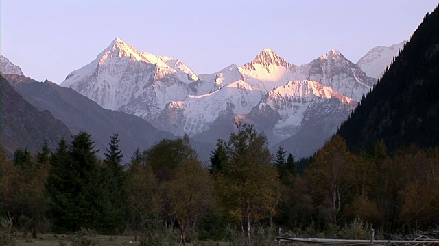 中国新疆的雪山视频素材