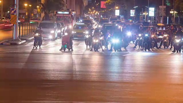 4K时间间隔:曼谷城市夜间交通状况。视频素材