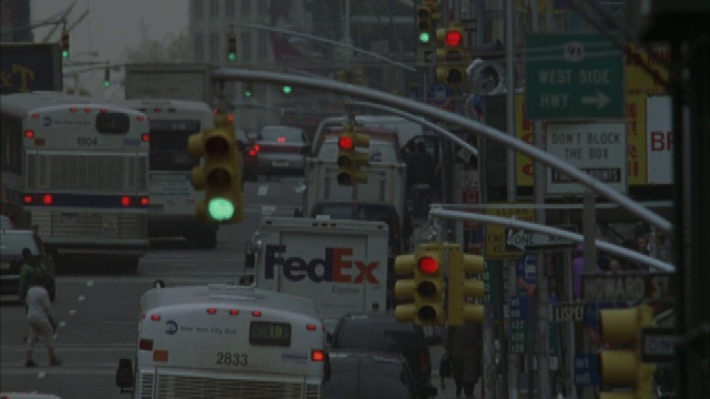 纽约市繁忙街道上的交通状况。视频素材