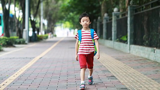 回到学校视频素材画面1